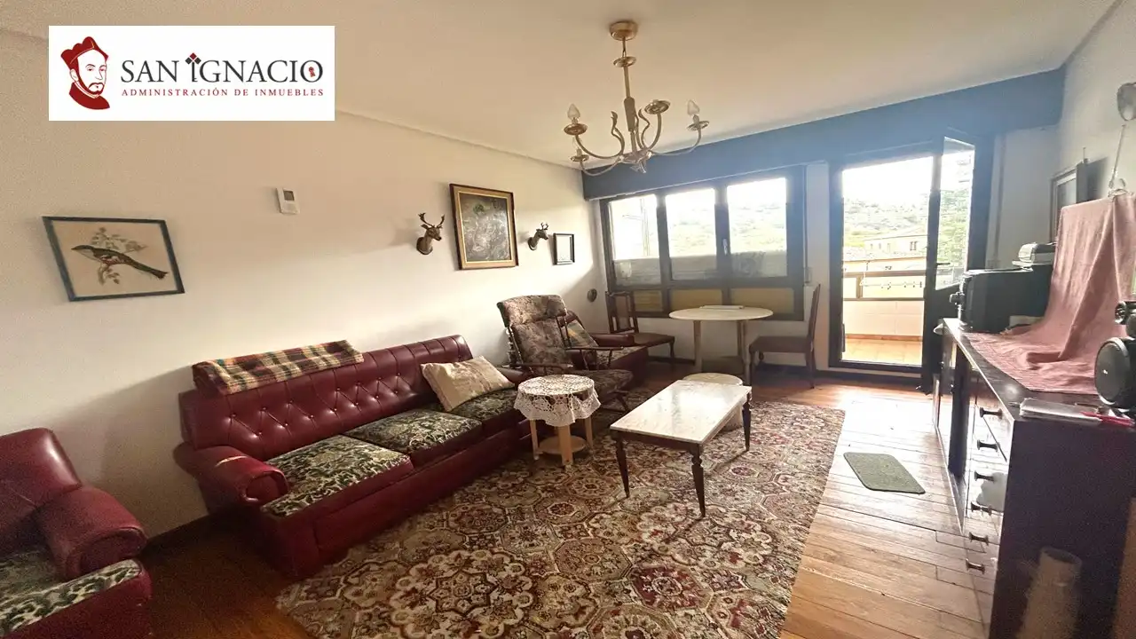 Sala de estar de Piso en venta en Villarcayo de Merindad de Castilla la Vieja con Terraza y Amueblado