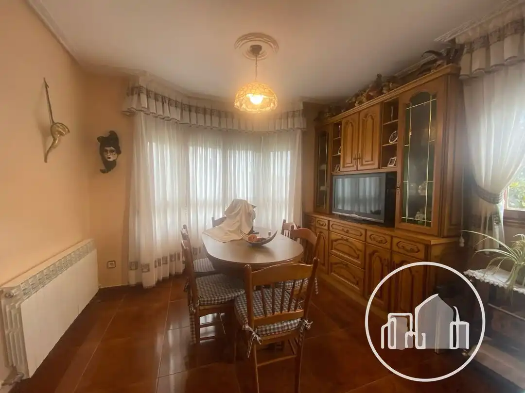 Chalet con jardín en venta en Villarcayo de Merindad de Castilla la Vieja, imagen 3