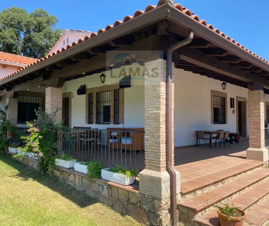 Terrassa de Finca rústica en venda en Navalmoral de la Mata amb Aire condicionat, Calefacció i Jardí privat