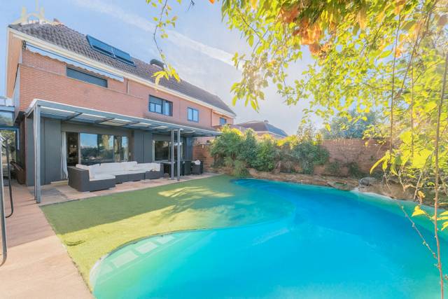 Casa adosada en Venta en Avenida Lazarejo en El Cantizal