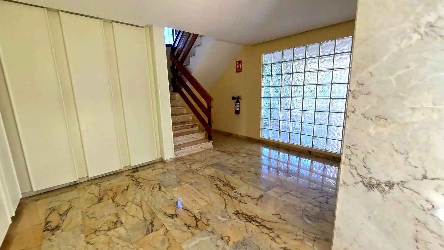 Wohnung zum Verkauf in Gandia mit Klimaanlage, Terrasse und Möbliert
