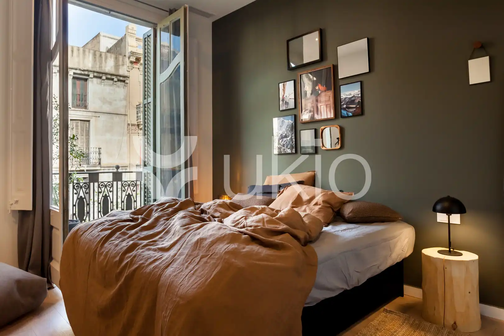 Dormitori de Apartament de lloguer en Barcelona amb Aire condicionat, Calefacció i Moblat