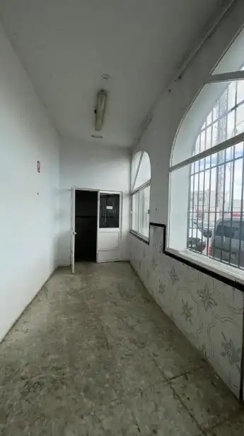 Local comercial de lloguer a Avenida Avenida de la Bahía de Cádiz