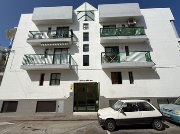 Piso con balcón en venta en Avenida Venezuela 3