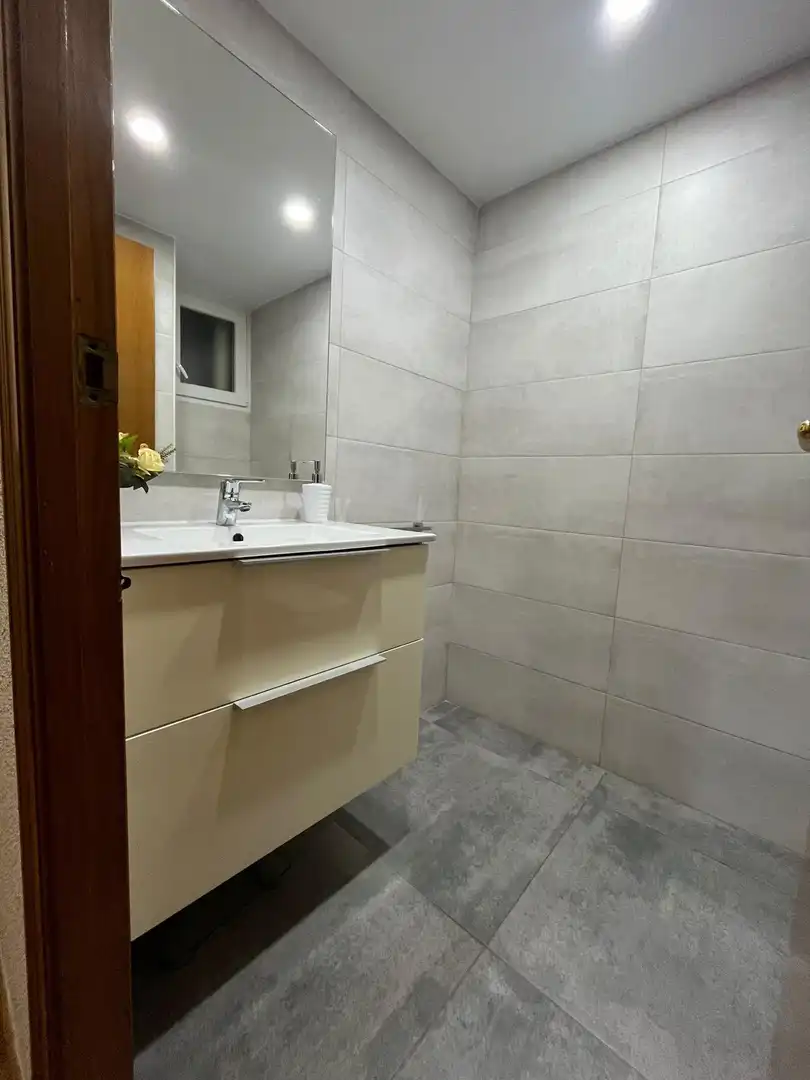 Badezimmer von Wohnung zur Miete in Castellón de la Plana / Castelló de la Plana mit Klimaanlage, Parkett und Möbliert