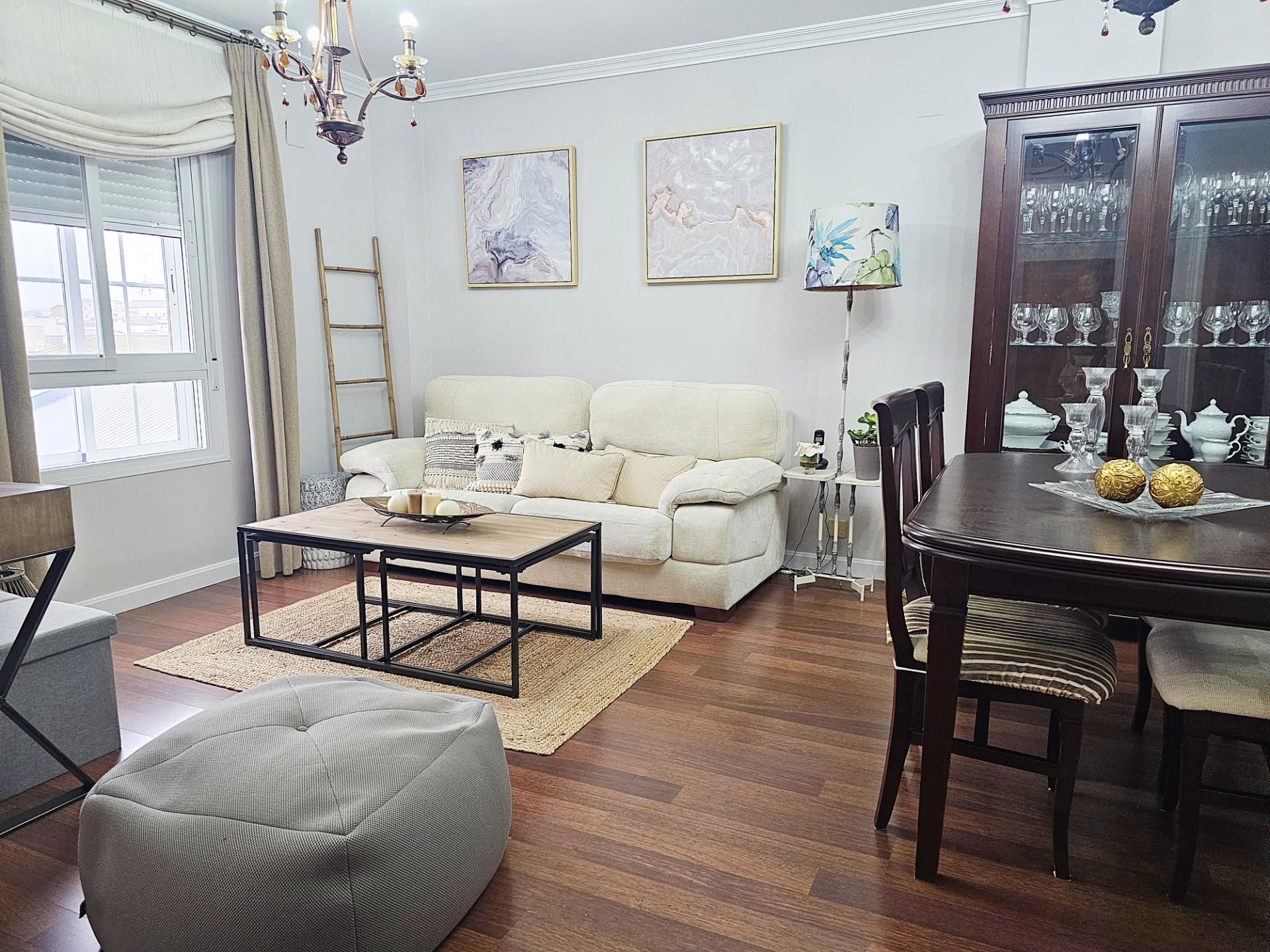 Sala d'estar de Pis en venda en Linares amb Aire condicionat, Parquet i Balcó