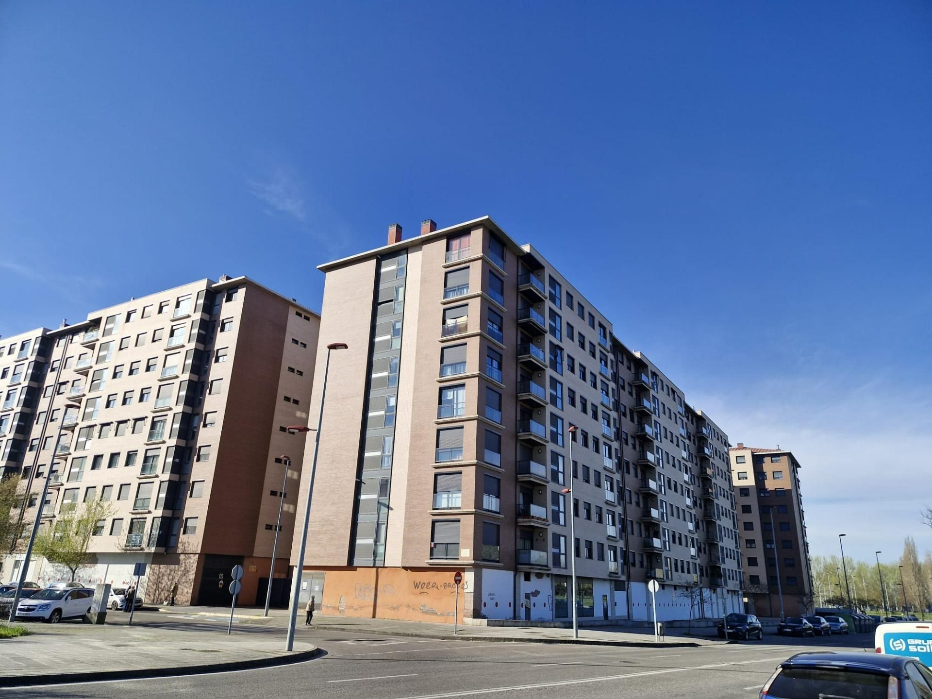 Vista exterior de Pis en venda en Ponferrada amb Calefacció, Traster i Alarma