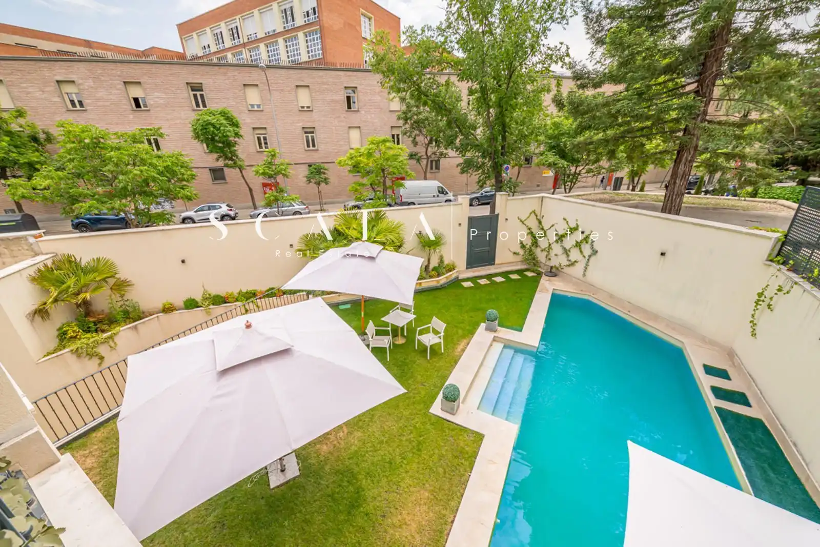 Piscina de Dúplex de lloguer en Madrid amb Aire condicionat, Calefacció i Jardí privat
