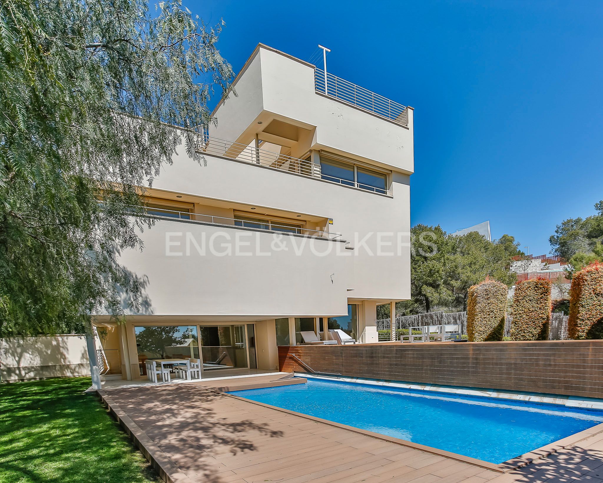 Vista exterior de Casa o xalet en venda en Sitges amb Aire condicionat, Calefacció i Jardí privat