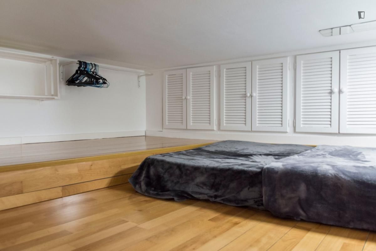 Study to rent in Sol