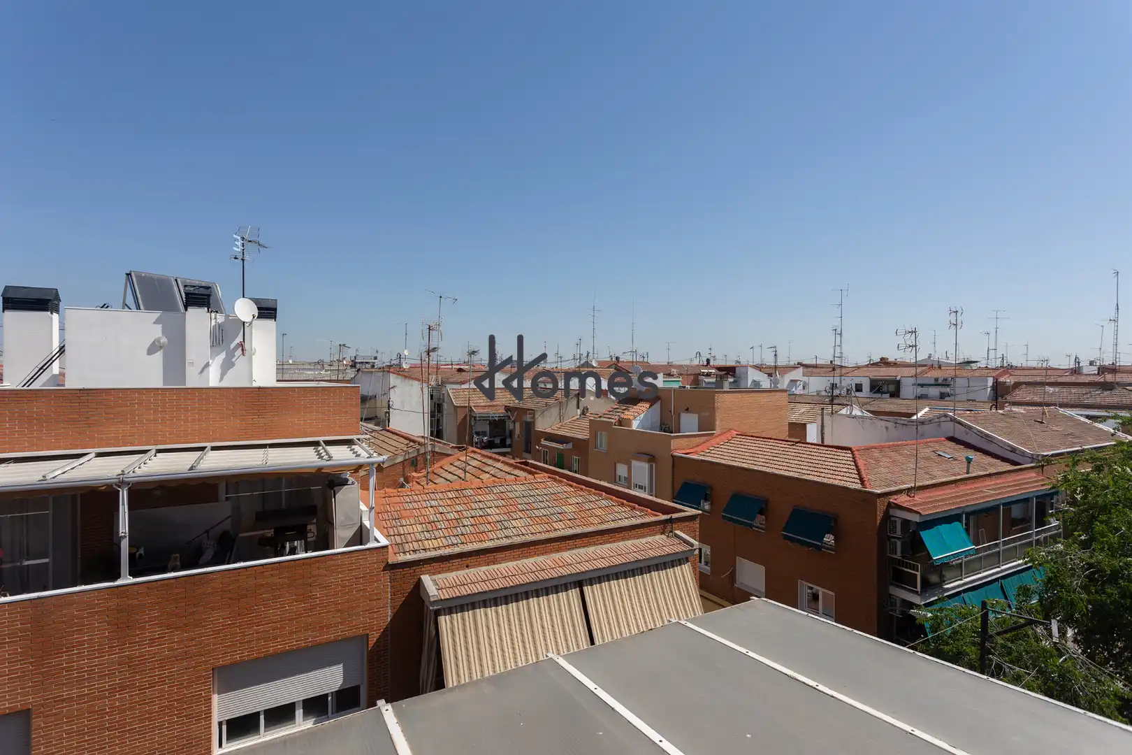 Vista exterior de Pis en venda en Madrid amb Calefacció i Moblat