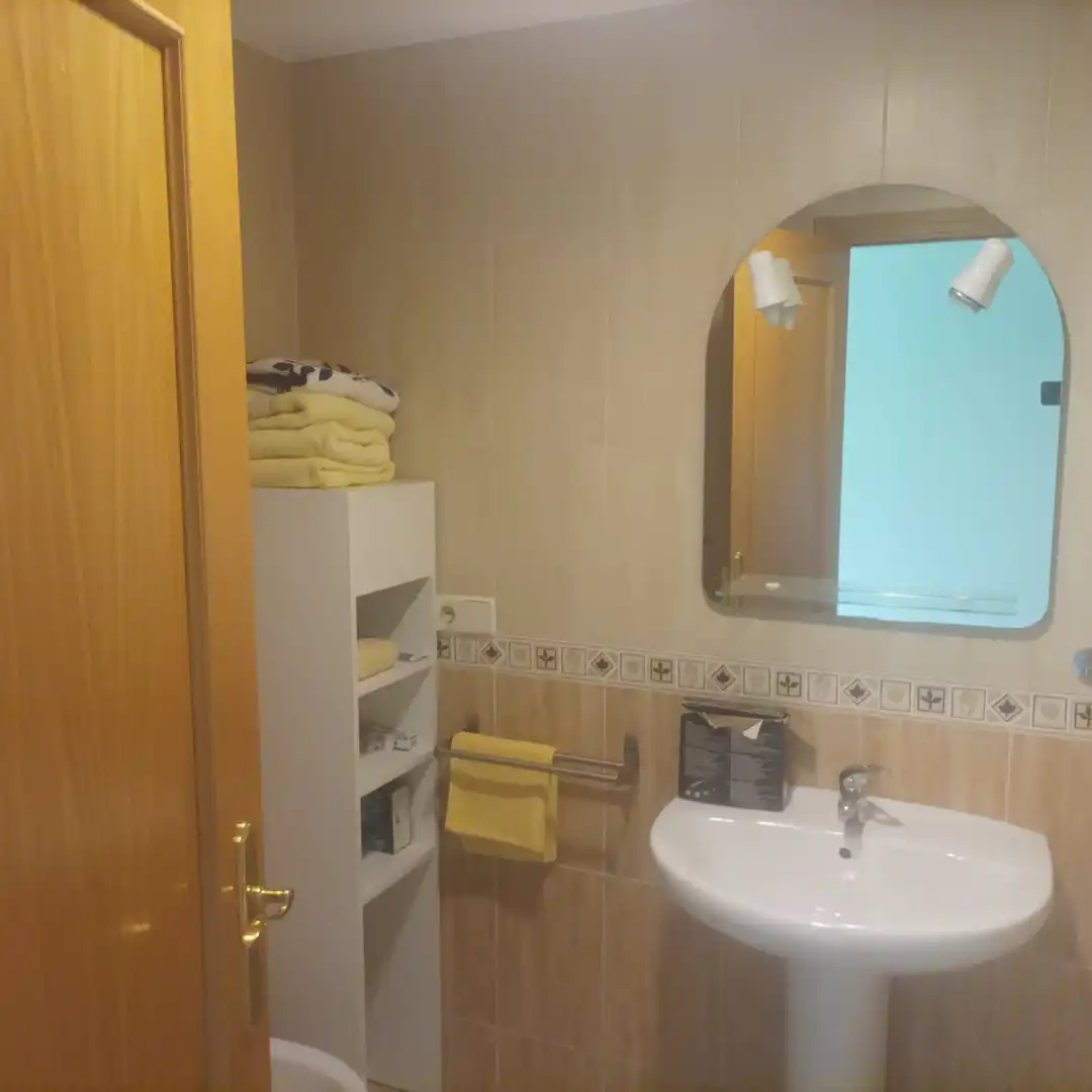 Baño de Apartamento en venta en Quintanar de la Orden con Aire acondicionado, Calefacción y Parquet