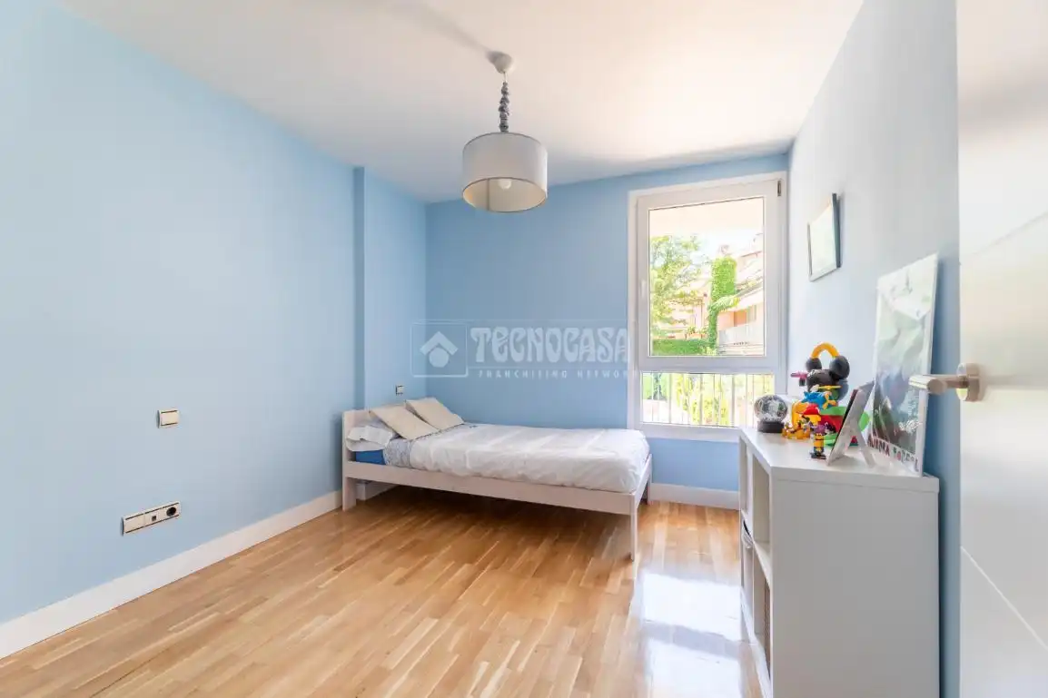 Bedroom of Flat for sale in Torrelodones  with Air Conditioner, Heating and Terrace