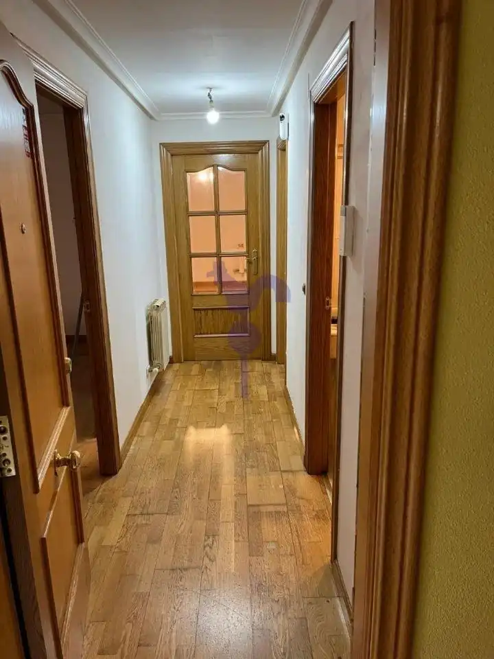 Apartament en venda en León Capital  amb Calefacció, Parquet i Traster