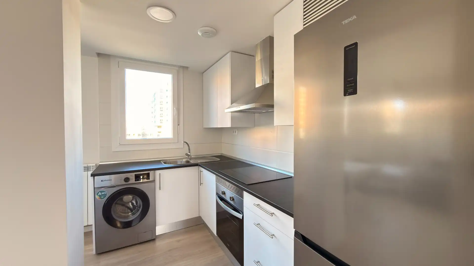 Cocina de Apartamento de alquiler en Tres Cantos con Aire acondicionado, Calefacción y Terraza