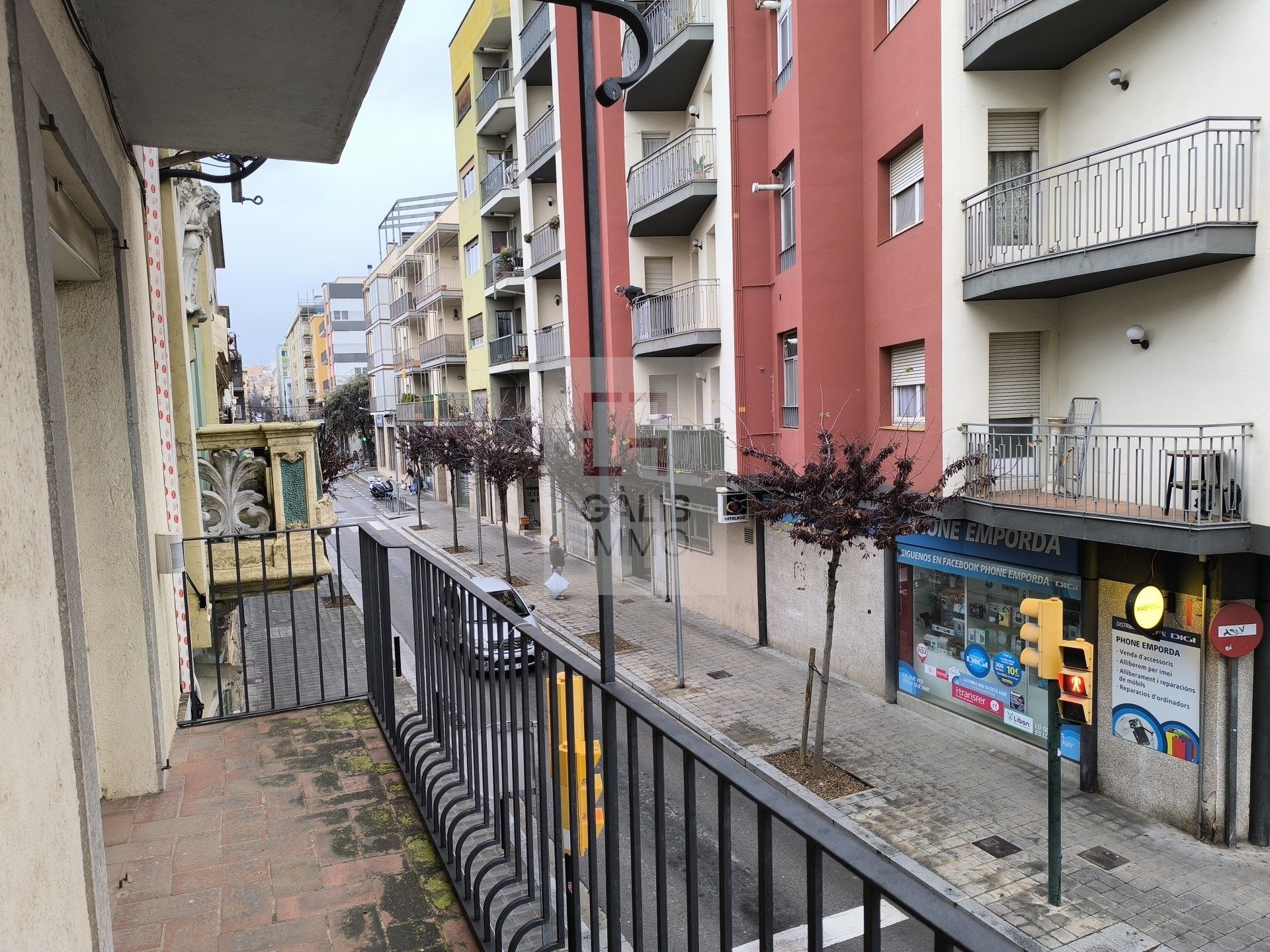 Vista exterior de Casa adosada en venda en Figueres amb Calefacció i Moblat