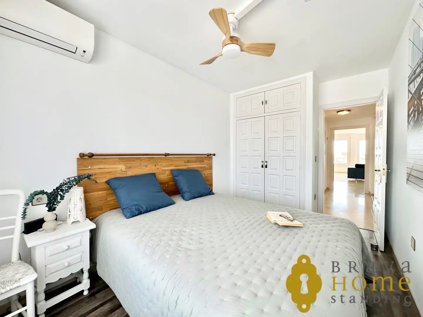 Schlafzimmer von Dachboden zum Verkauf in Empuriabrava mit Klimaanlage, Terrasse und Möbliert