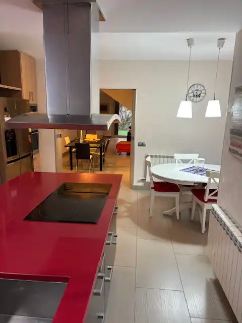 Cuina de Casa adosada en venda en Mataró amb Aire condicionat, Calefacció i Jardí privat