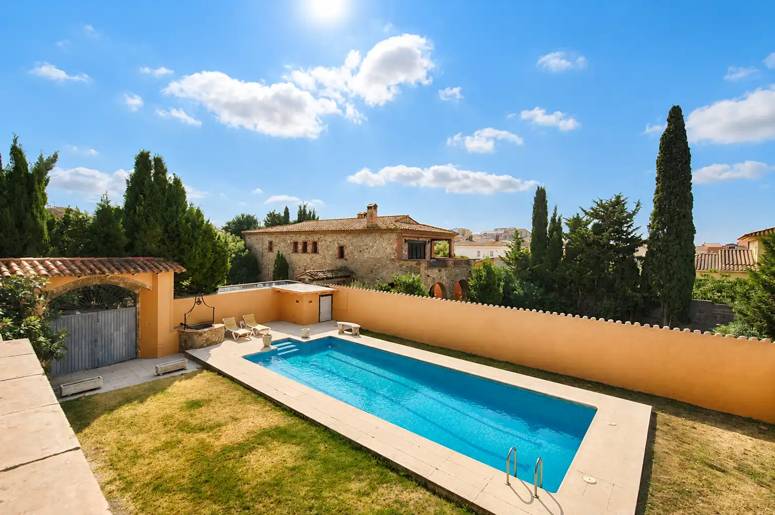 Piscina de Finca rústica en venda en Castelló d'Empúries amb Jardí privat i Piscina
