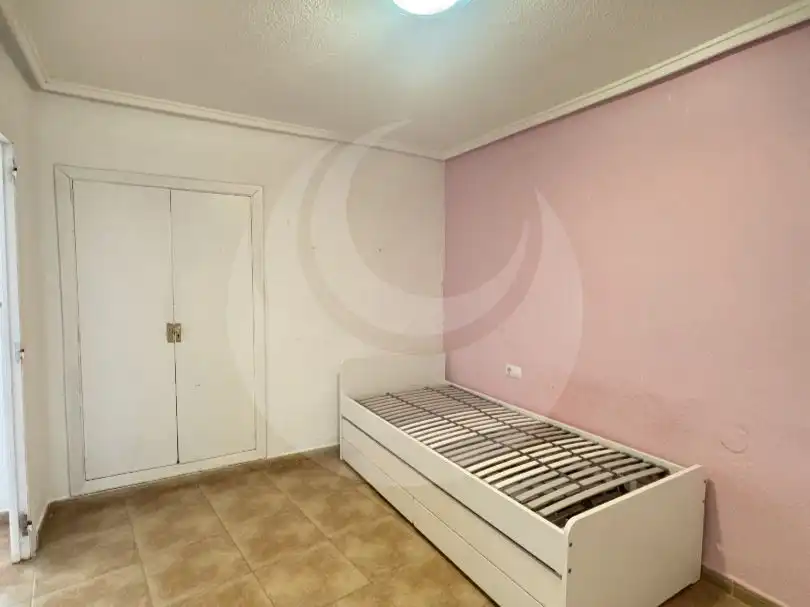 Habitación de Piso en venta en Chiva con Balcón