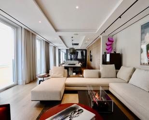 Living room of Flat for sale in  Madrid Capital  with Air Conditioner, Parquet flooring and Swimming Pool