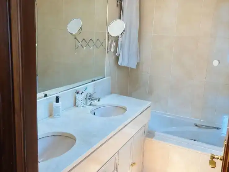 Bany de Casa o xalet en venda en Majadahonda amb Aire condicionat i Piscina