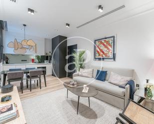 Living room of Flat to rent in  Madrid Capital  with Air Conditioner, Heating and Furnished