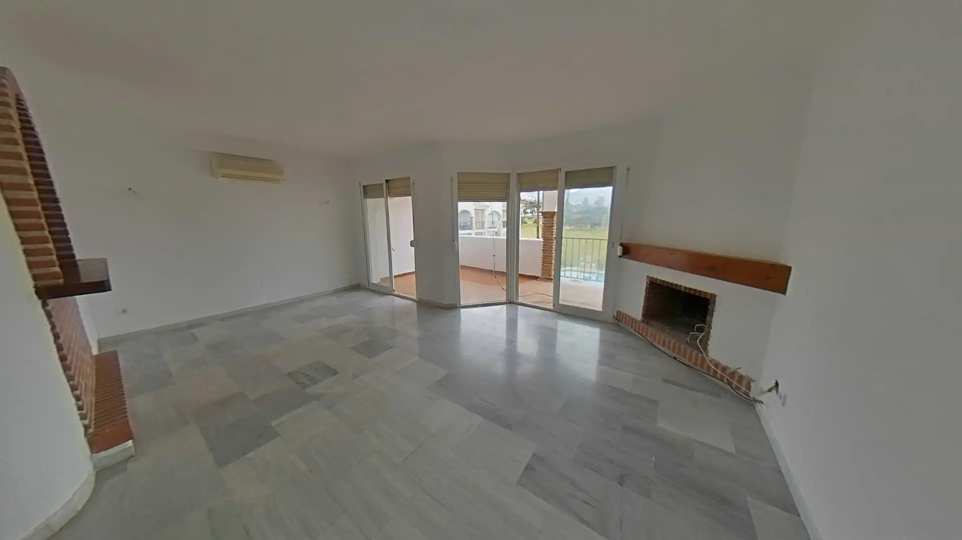 Wohnzimmer von Dachboden zum Verkauf in Mijas mit Abstellraum und Schwimmbad