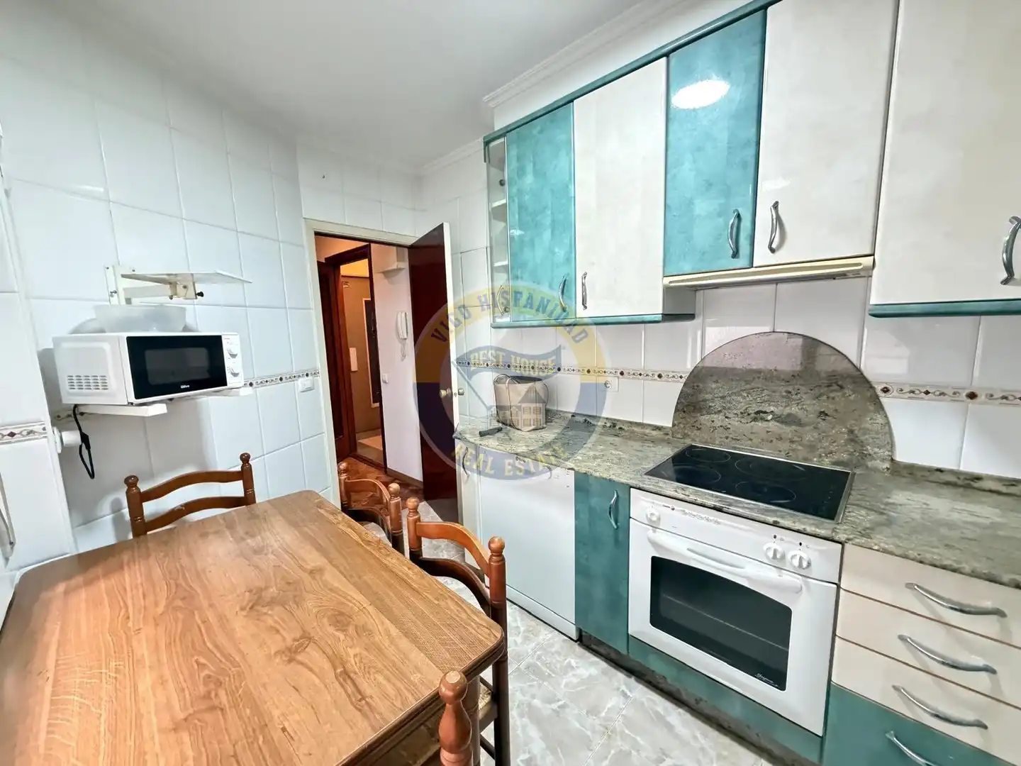 Cocina de Piso de alquiler en Vigo  con Calefacción, Parquet y Amueblado
