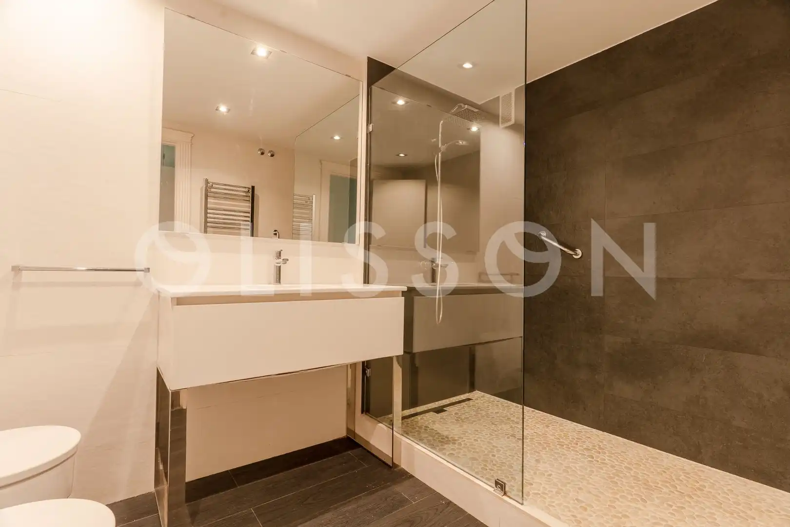 Baño de Dúplex en venta en La Moraleja con Aire acondicionado, Calefacción y Jardín privado