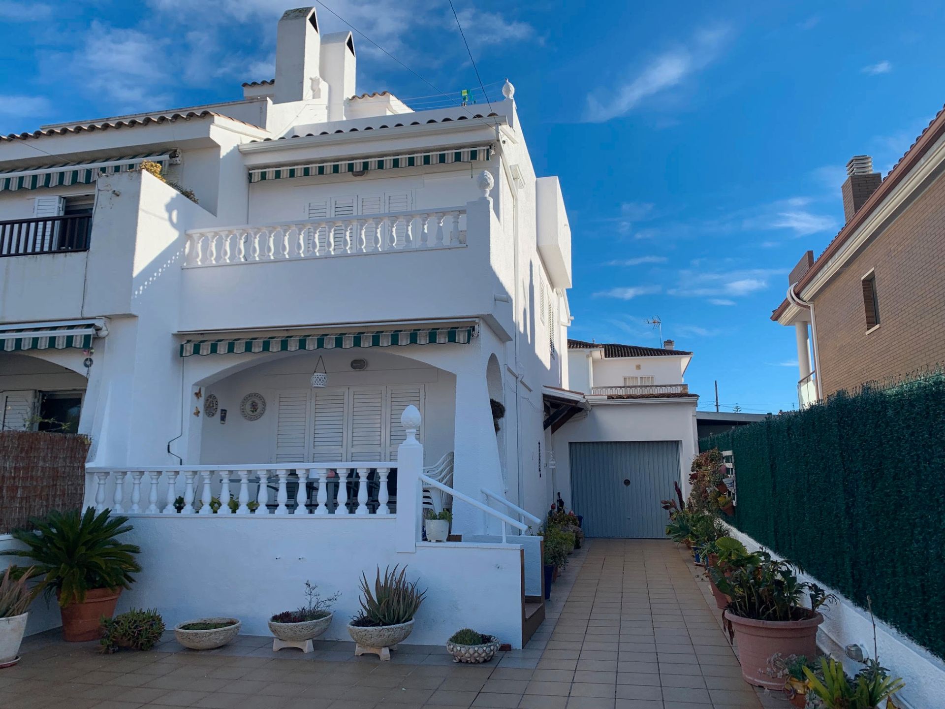 Vista exterior de Casa adosada en venta en Torredembarra con Aire acondicionado, Calefacción y Jardín privado
