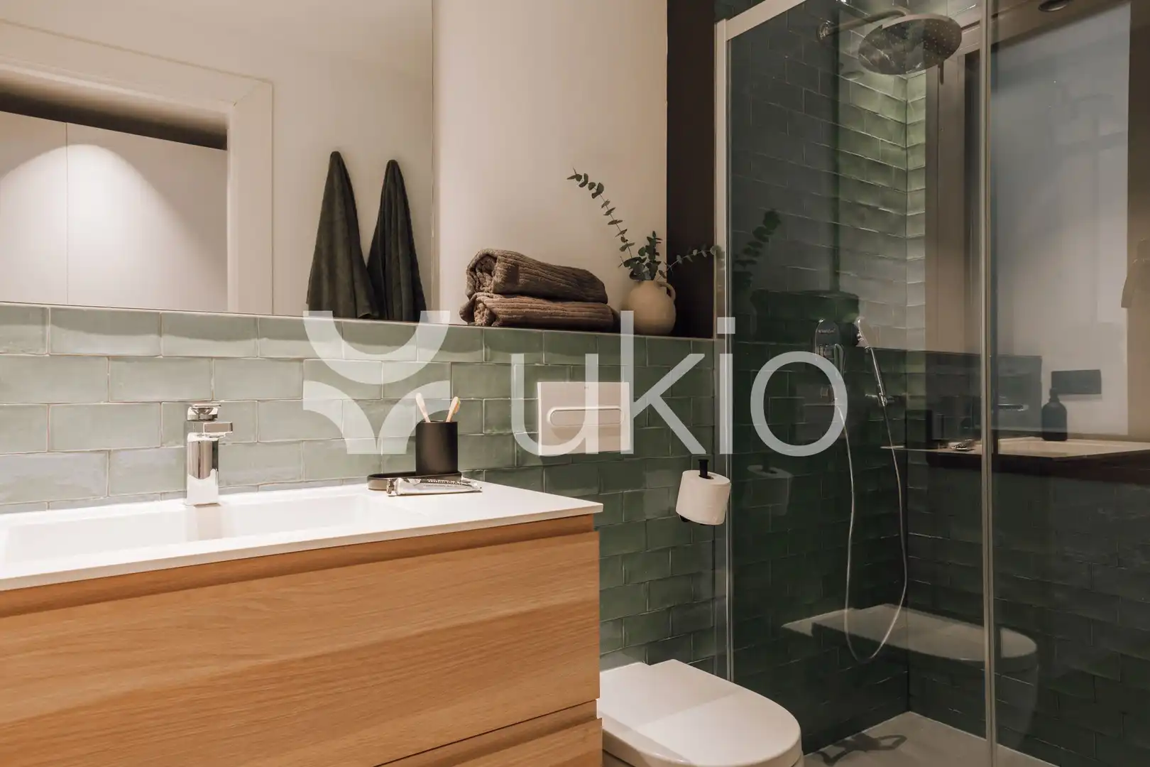 Bathroom of Apartments for rent in Barcelona  with Air Conditioner, Furnished and Oven