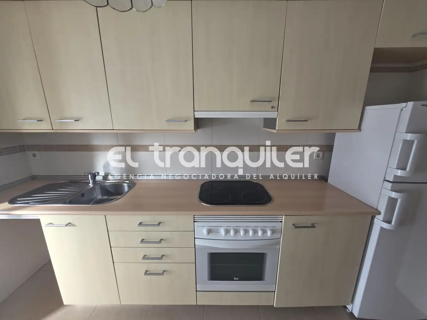 Kitchen of Flat for rent in Madrid  with Air Conditioner, Parquet flooring and Swimming Pool
