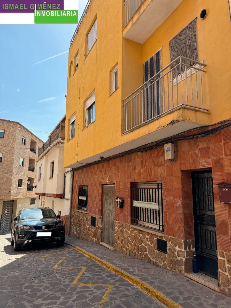 Exterior view of House or chalet for sale in Serra  with Terrace and Balcony