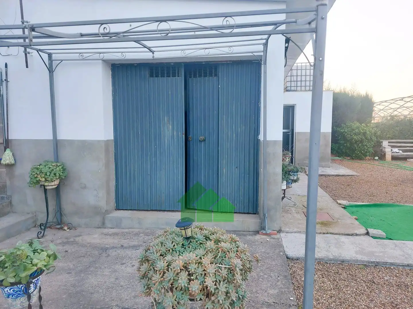 Vista exterior de Casa o xalet en venda en Montijo amb Traster, Piscina i TV