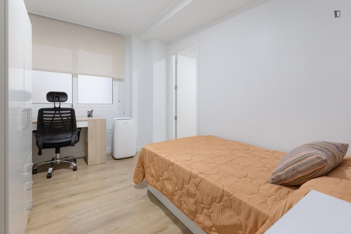 Bedroom of Apartment to share in Elche / Elx  with Air Conditioner, Heating and Furnished