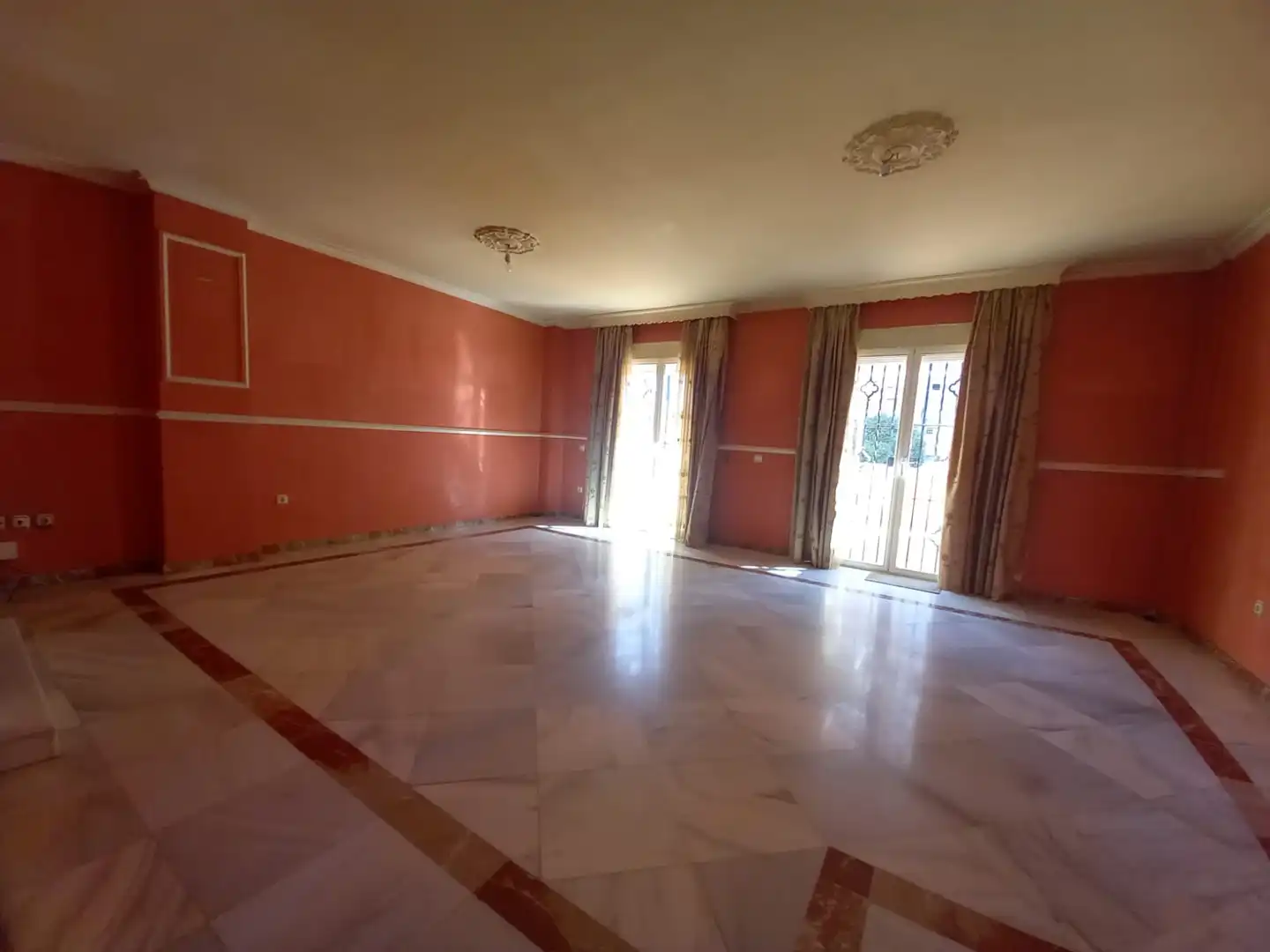 Comedor de Casa adosada en venta en Huelva con Aire acondicionado, Calefacción y Jardín privado