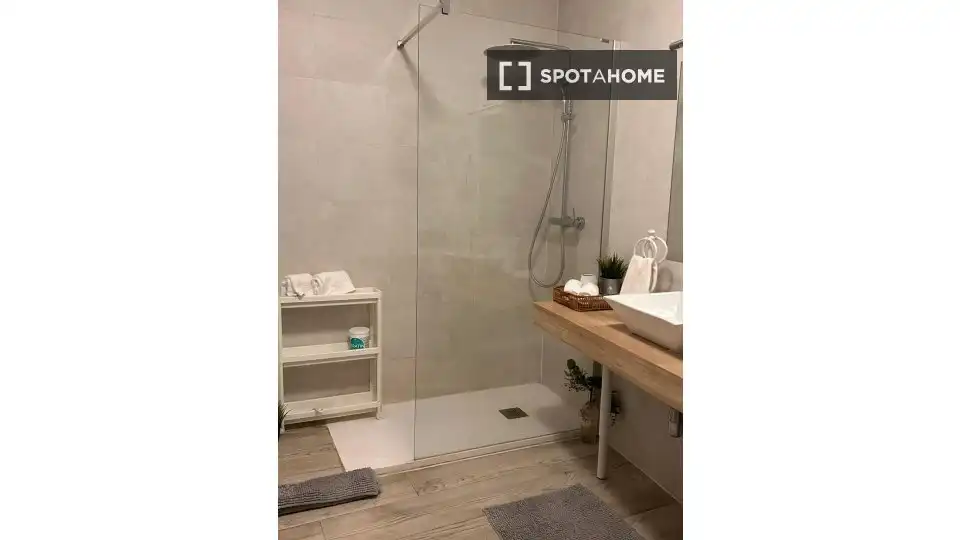 Baño de Piso de alquiler en Madrid con Aire acondicionado, Calefacción y Amueblado