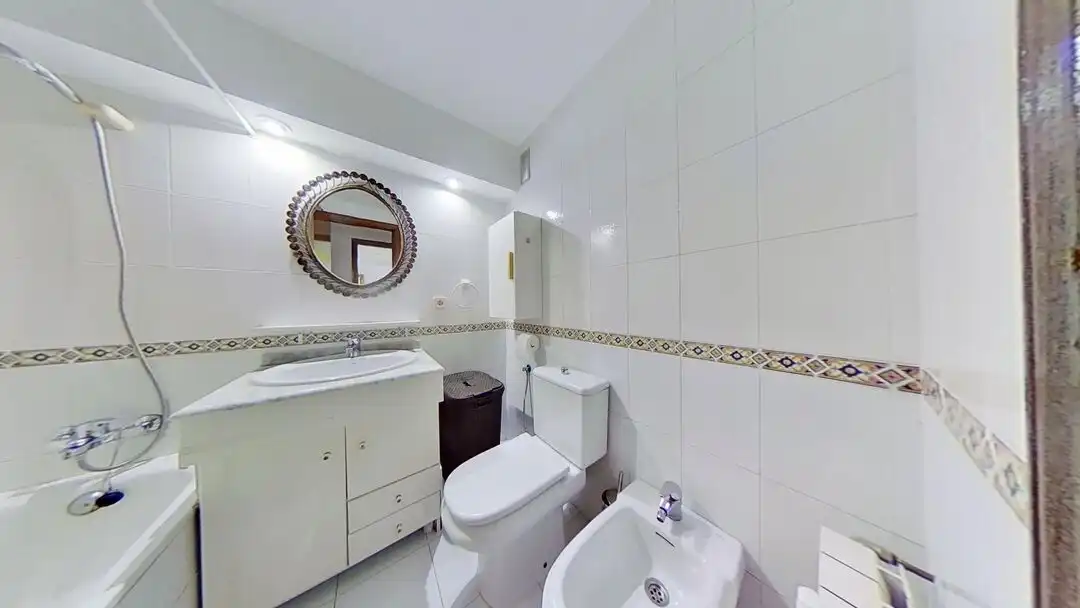 Bathroom of Flat for rent in Madrid  with Heating, Private garden and Swimming Pool