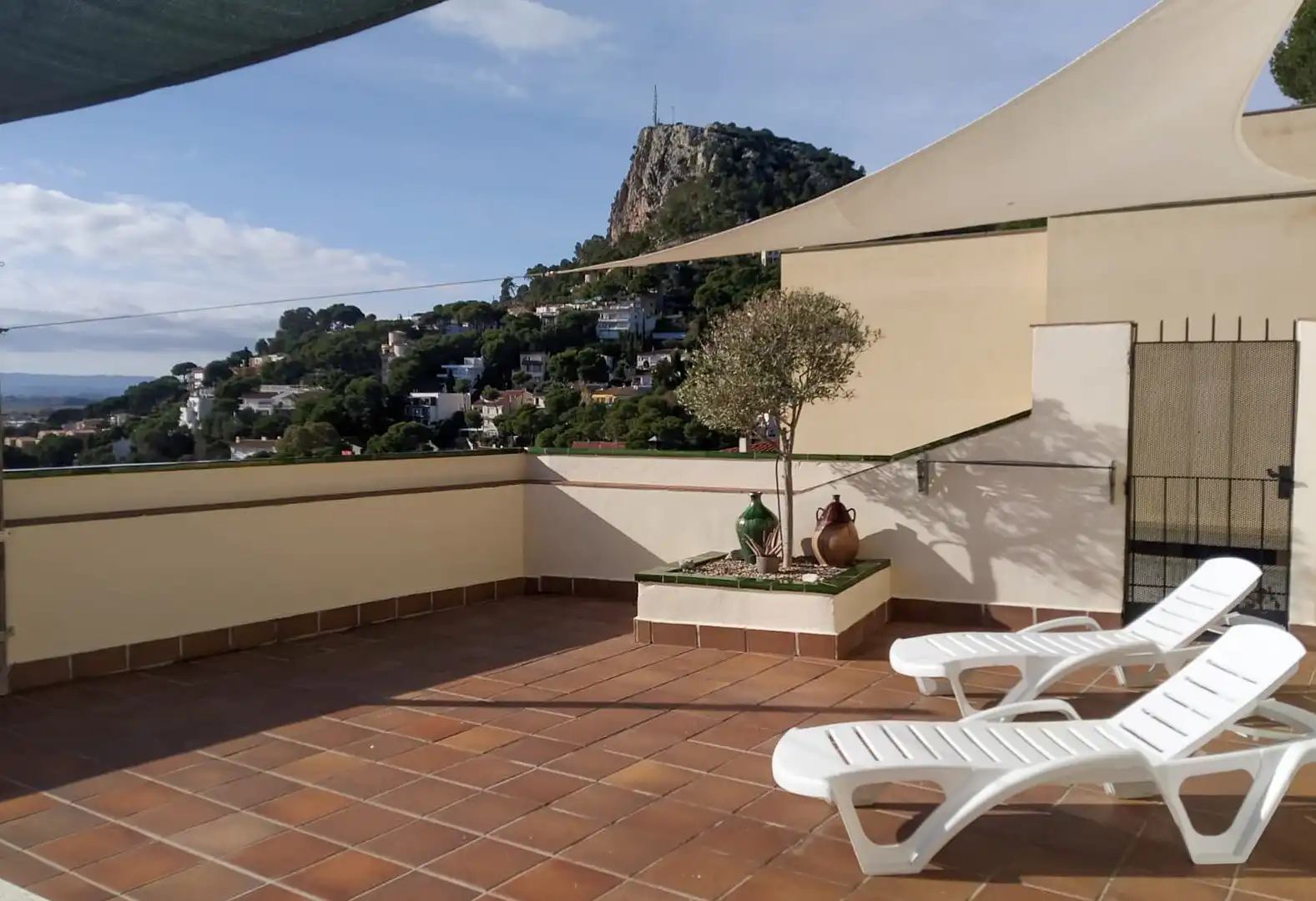 Casa con terraza en venta en Carrer Escoles, imagen 4