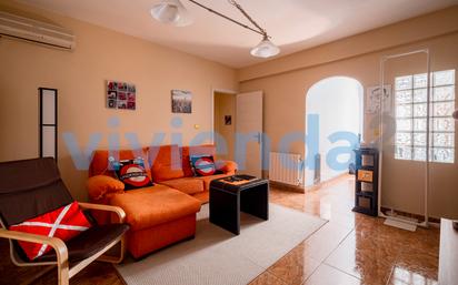 Living room of Flat for sale in  Madrid Capital  with Air Conditioner, Heating and Furnished