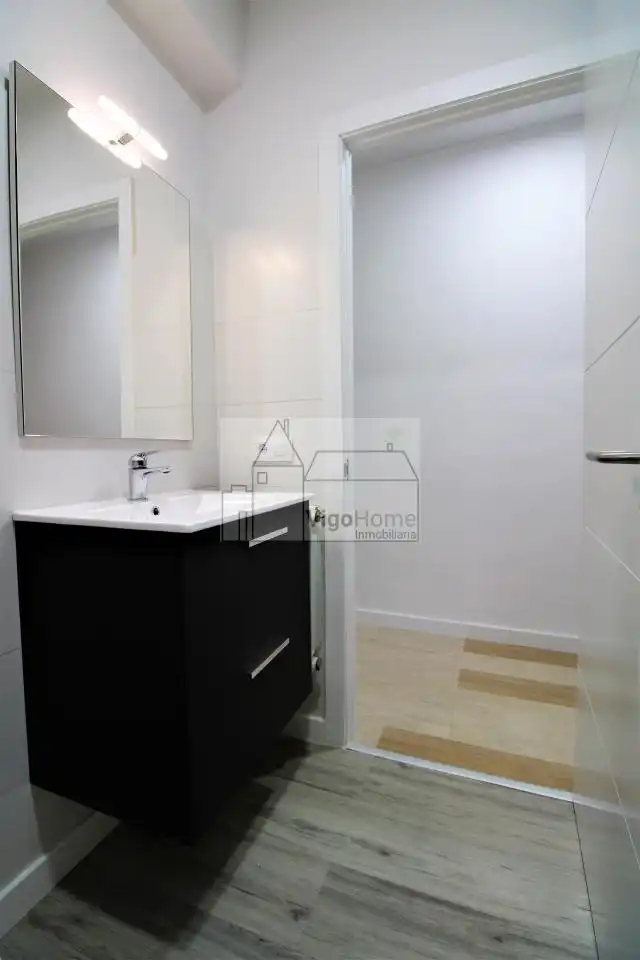 Badezimmer von Wohnung zur Miete in Vigo  mit Heizung, Terrasse und Möbliert