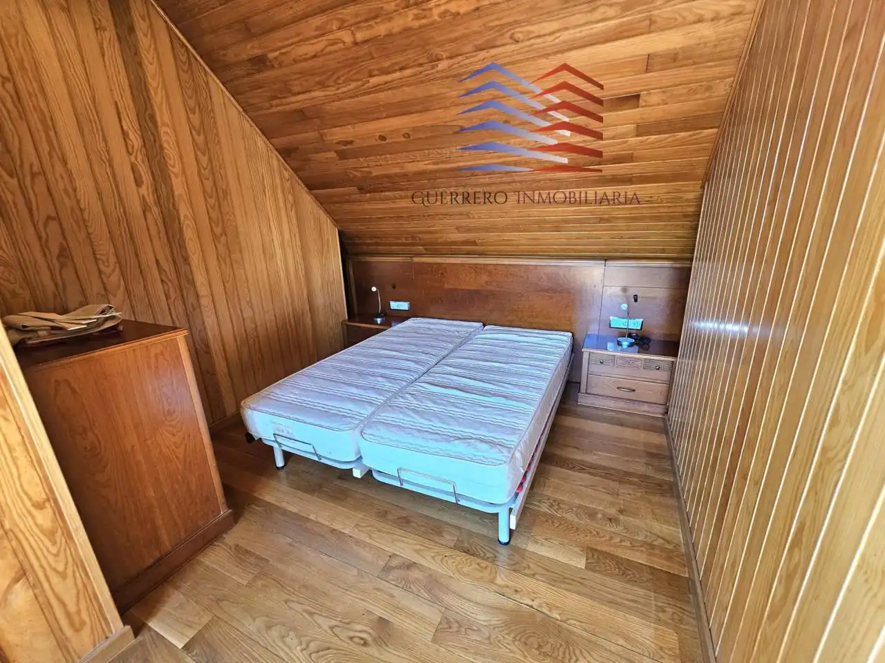 Dormitori de Dúplex de lloguer en Ourense Capital  amb Calefacció, Parquet i Terrassa