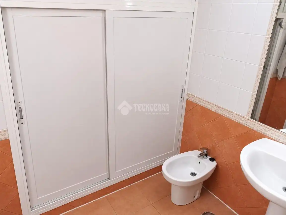 Bathroom of Detached homes for sale in Arahal  with Air Conditioner and Terrace