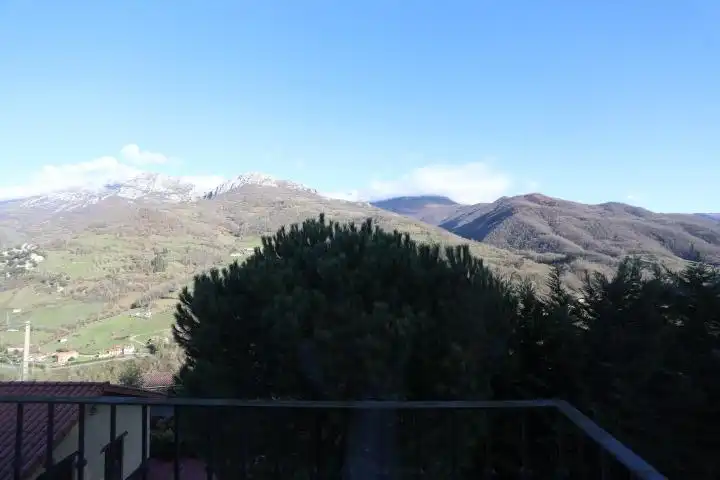Jardí de Finca rústica en venda en Quirós amb Calefacció, Jardí privat i Terrassa