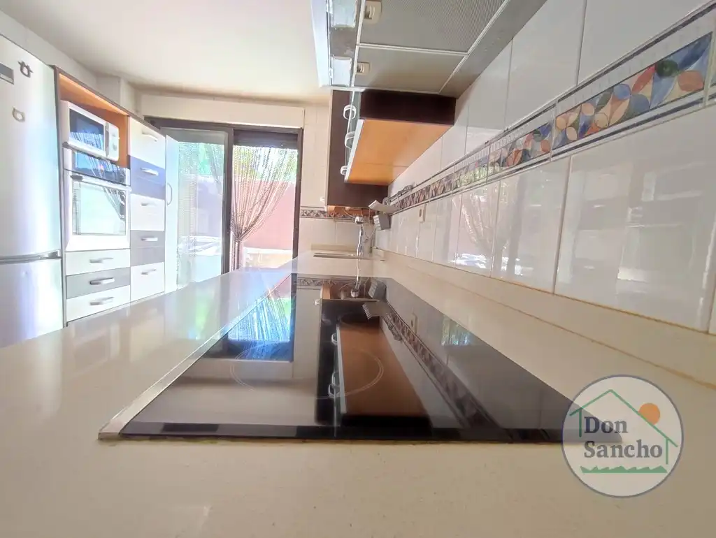Cocina de Casa adosada en venta en Viana de Cega con Calefacción, Jardín privado y Terraza