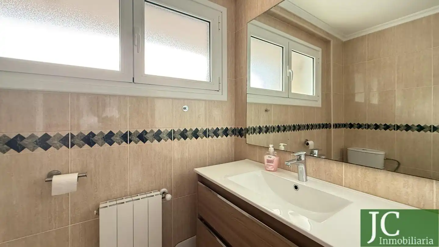 Bathroom of Flat for sale in Colindres, Cantabria