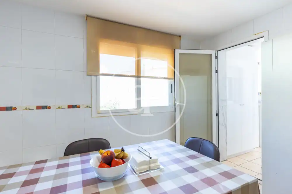 Piso en venta en Avinguda Cardenal Vicent Enrique I Tarancó, Piscinas