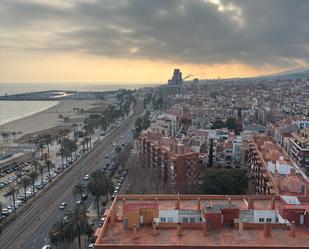 Vista exterior de Àtic de lloguer en Mataró amb Parquet, Moblat i Forn