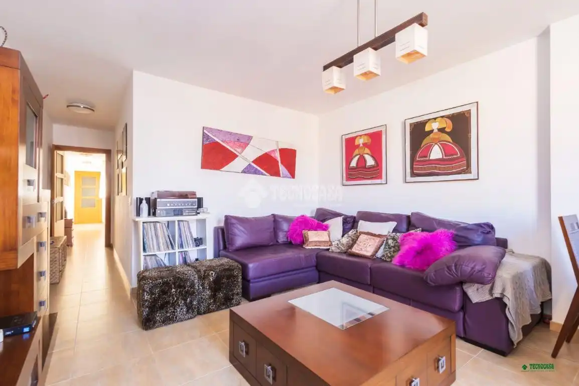 Sala d'estar de Àtic en venda en Almería amb Aire condicionat i Terrassa